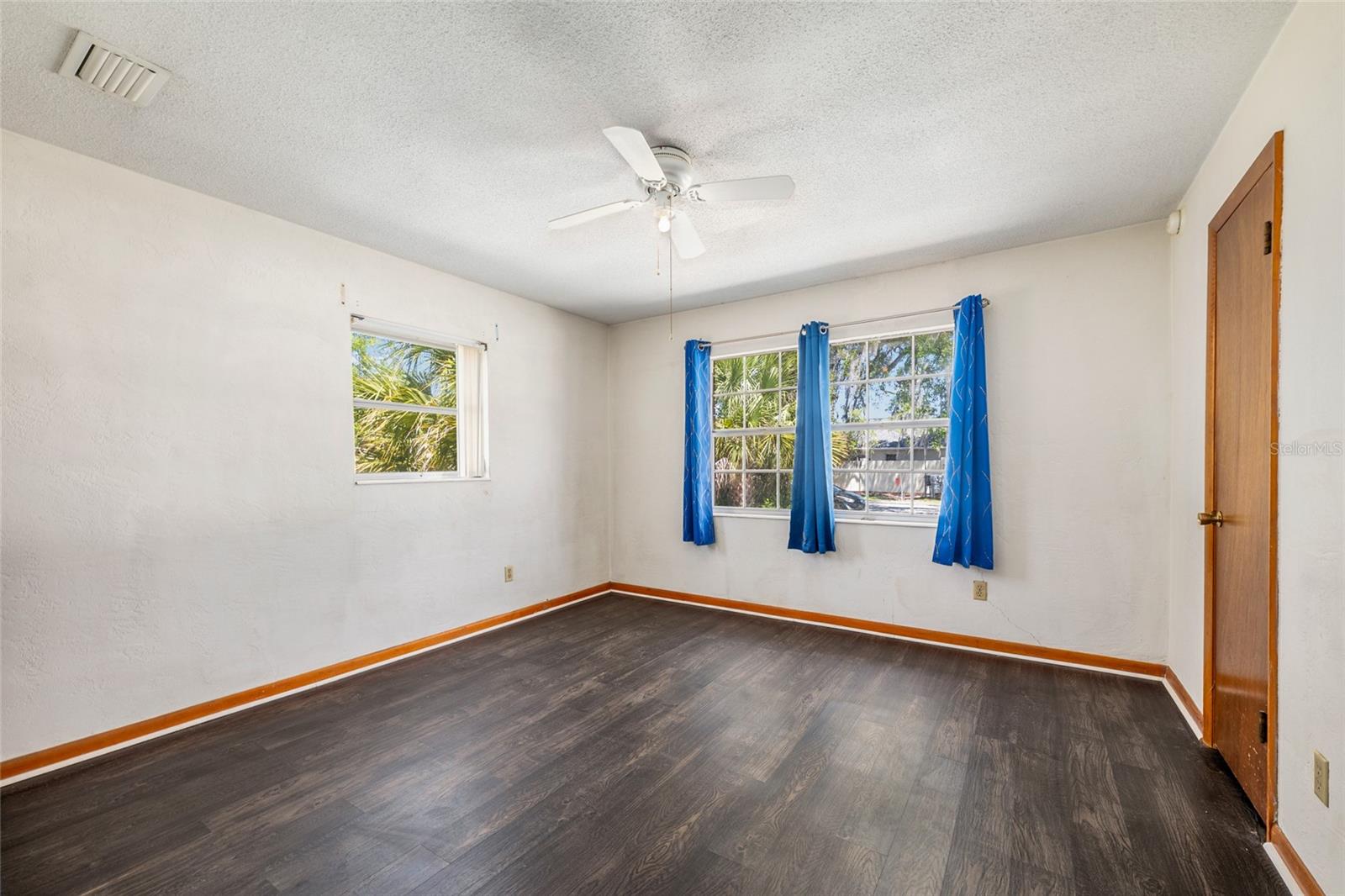 COUNTRY ESTATE - Residential