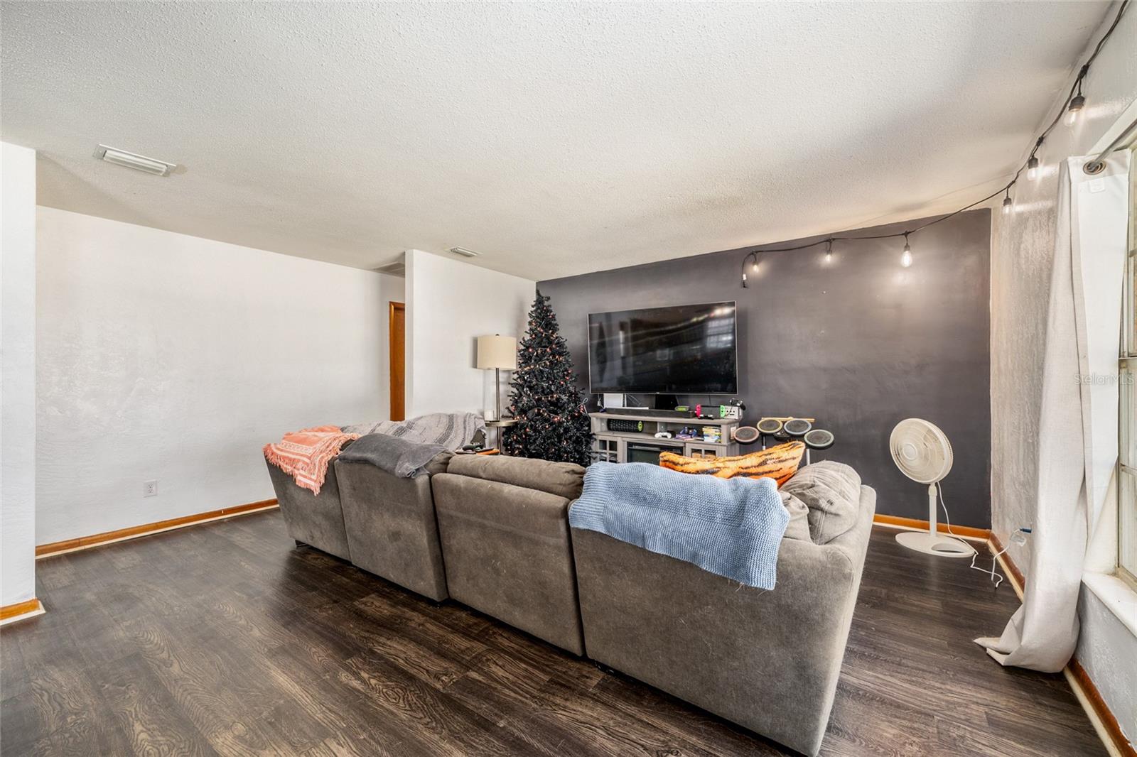 COUNTRY ESTATE - Residential