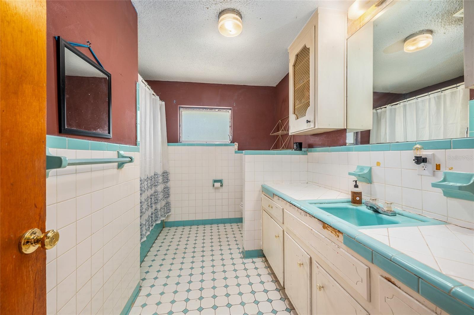 COUNTRY ESTATE - Residential