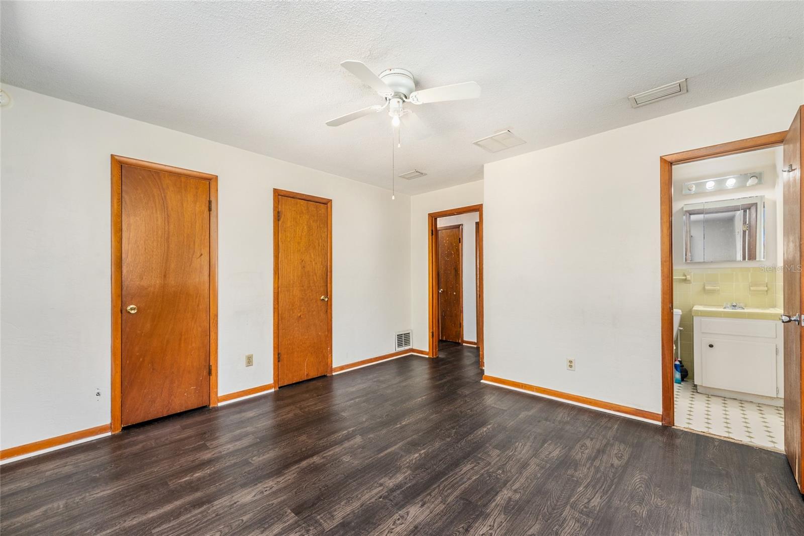 COUNTRY ESTATE - Residential