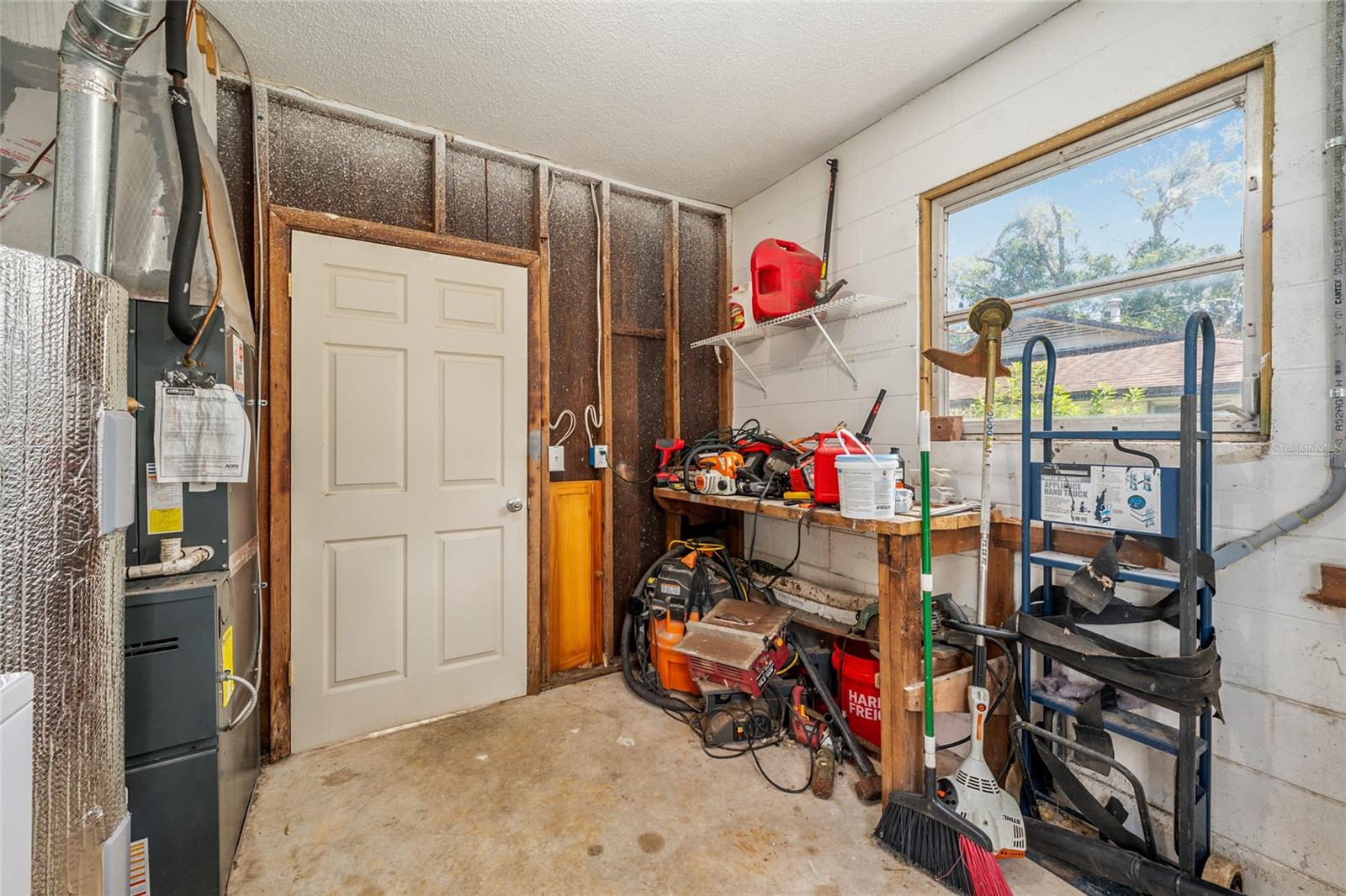 COUNTRY ESTATE - Residential