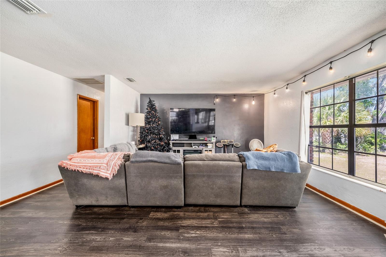 COUNTRY ESTATE - Residential