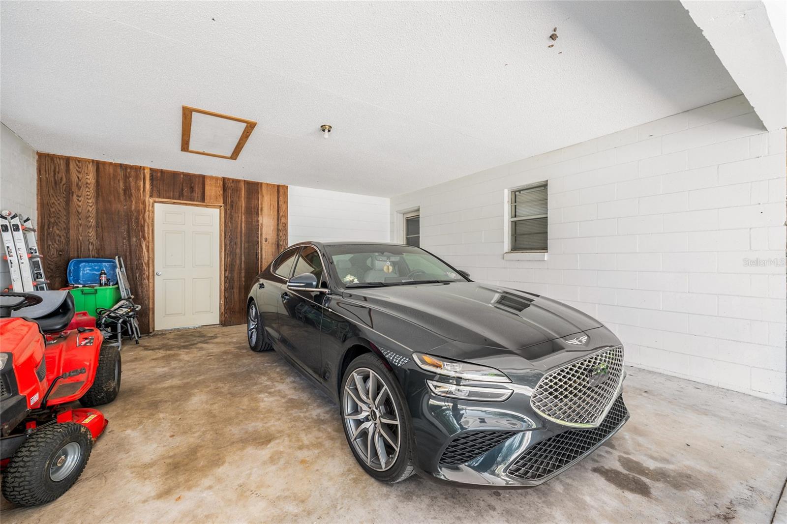 COUNTRY ESTATE - Residential