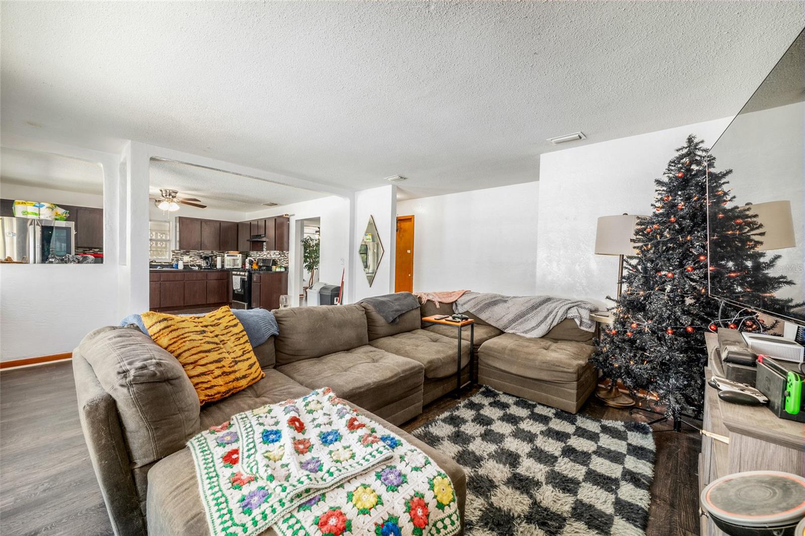 COUNTRY ESTATE - Residential