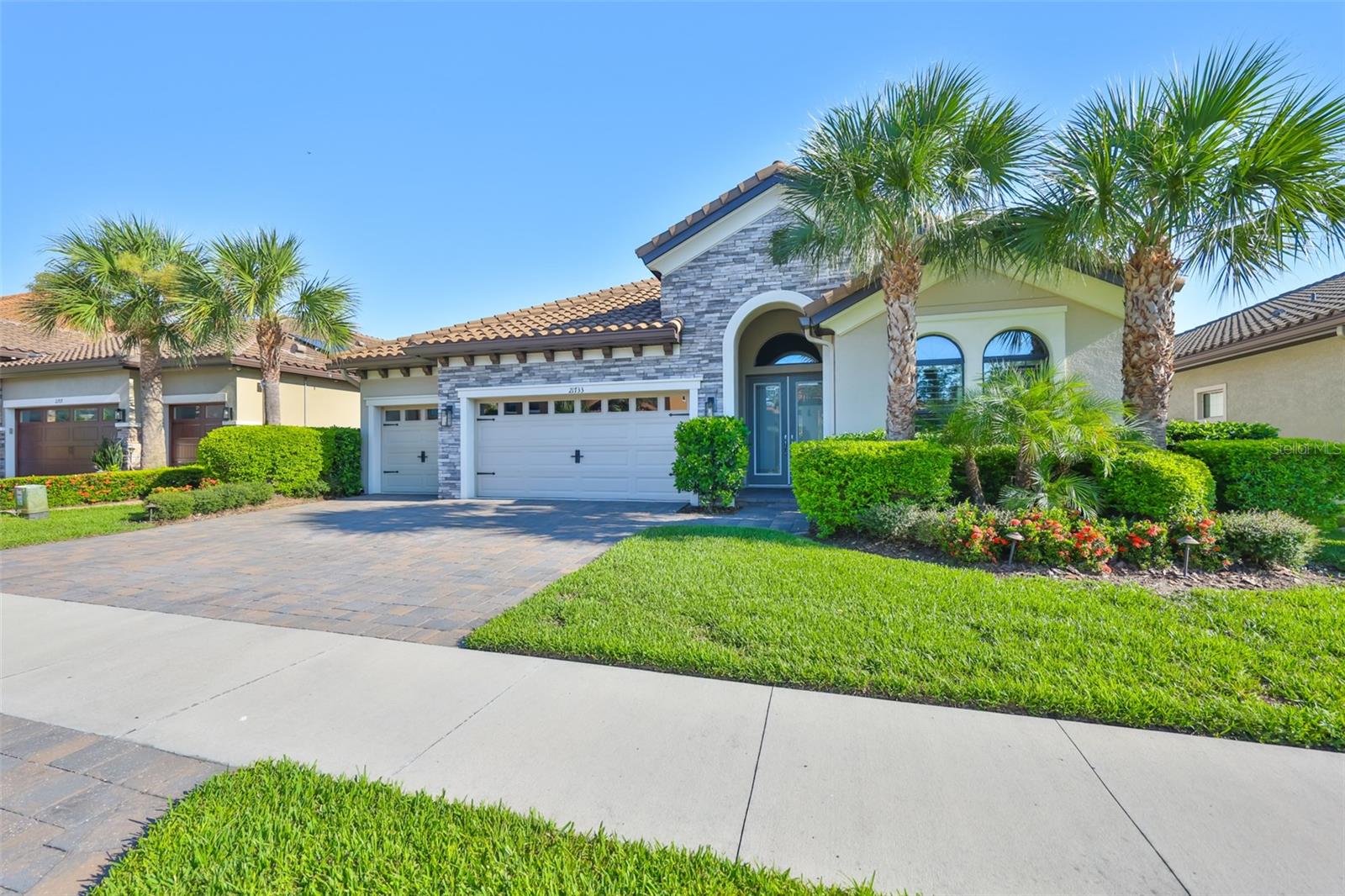 PRISTINE LAKE PRESERVE - Residential