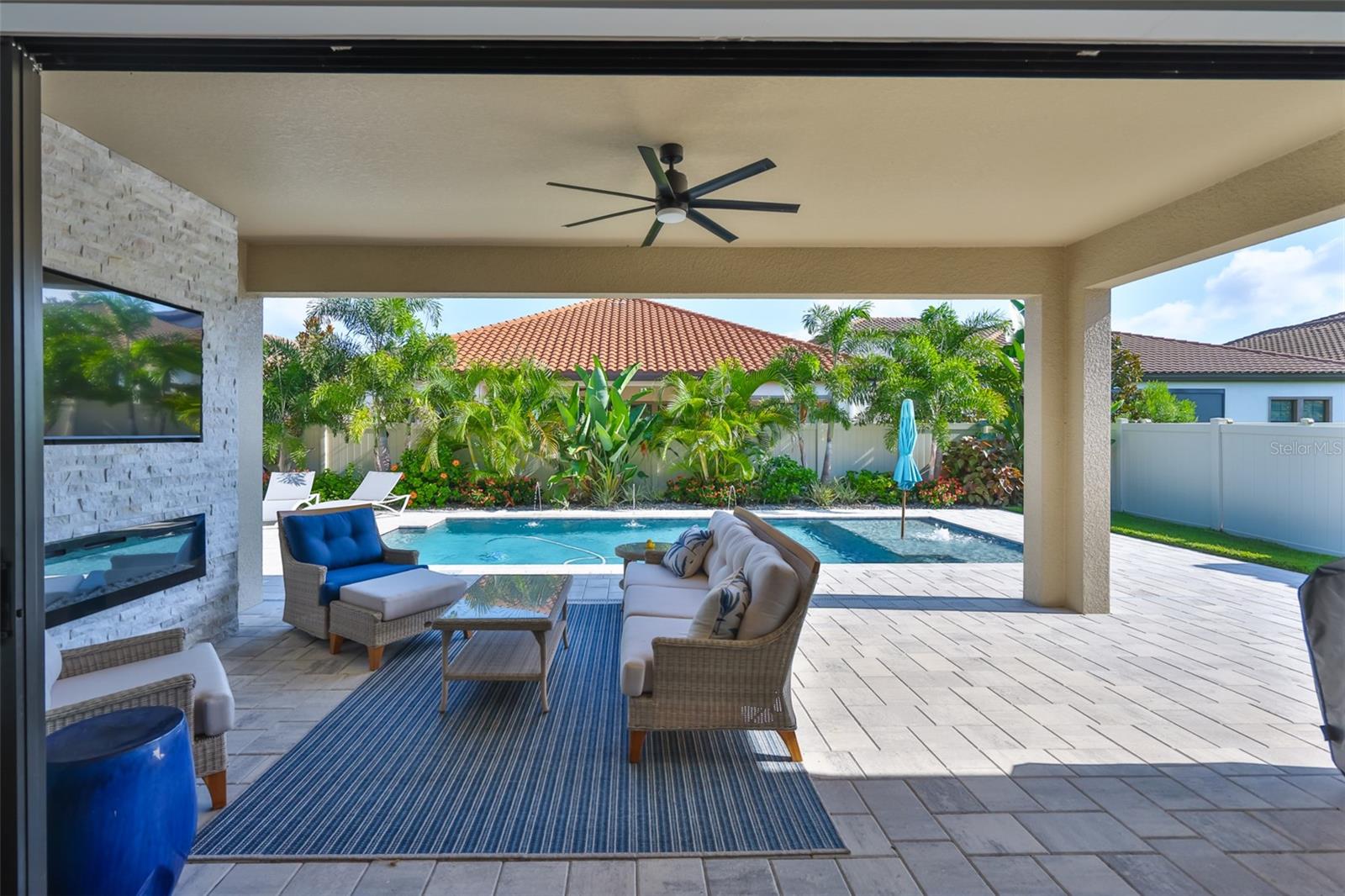 PRISTINE LAKE PRESERVE - Residential