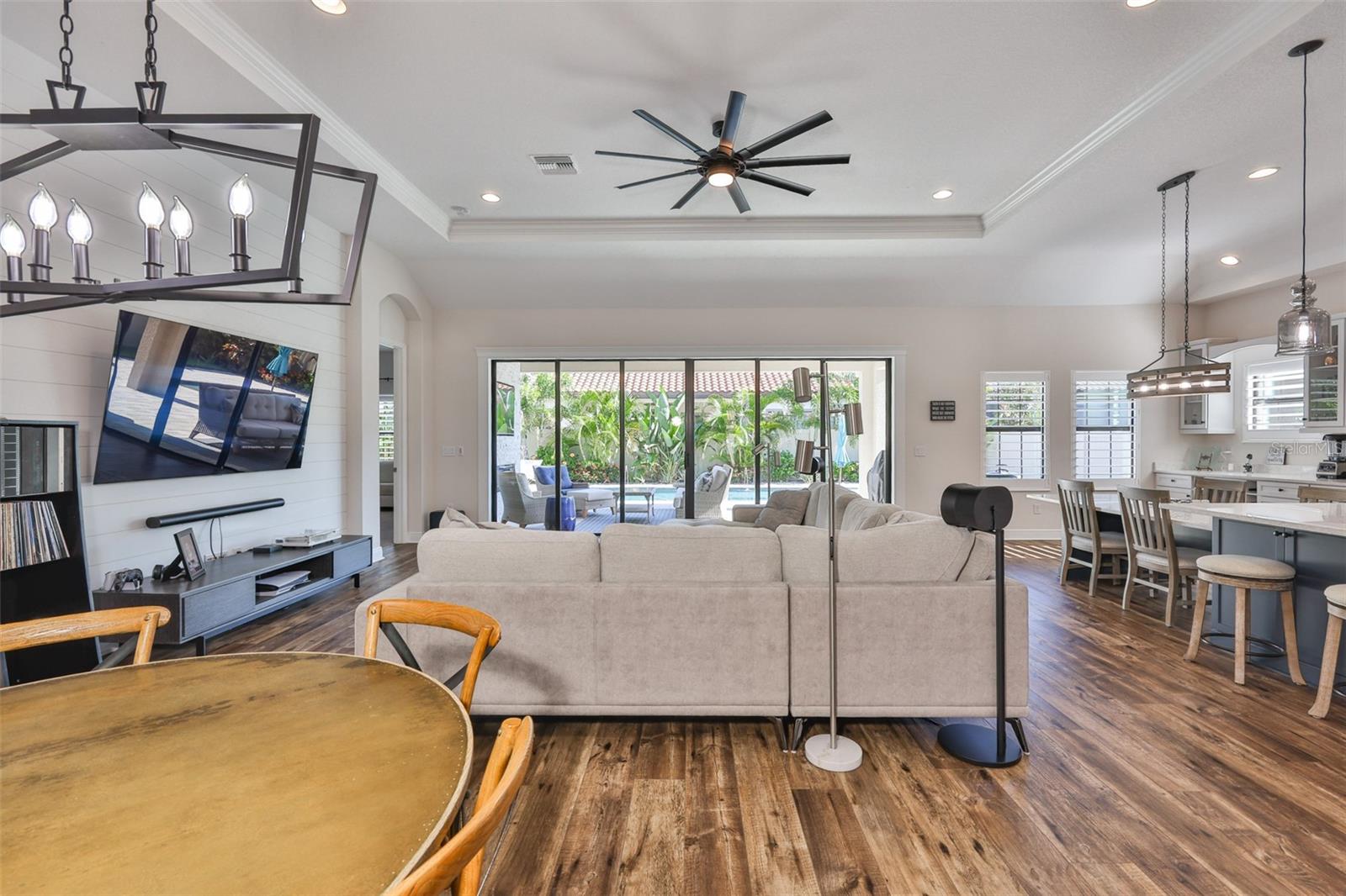 PRISTINE LAKE PRESERVE - Residential