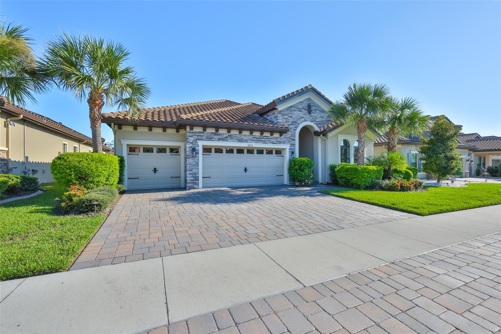 PRISTINE LAKE PRESERVE - Residential