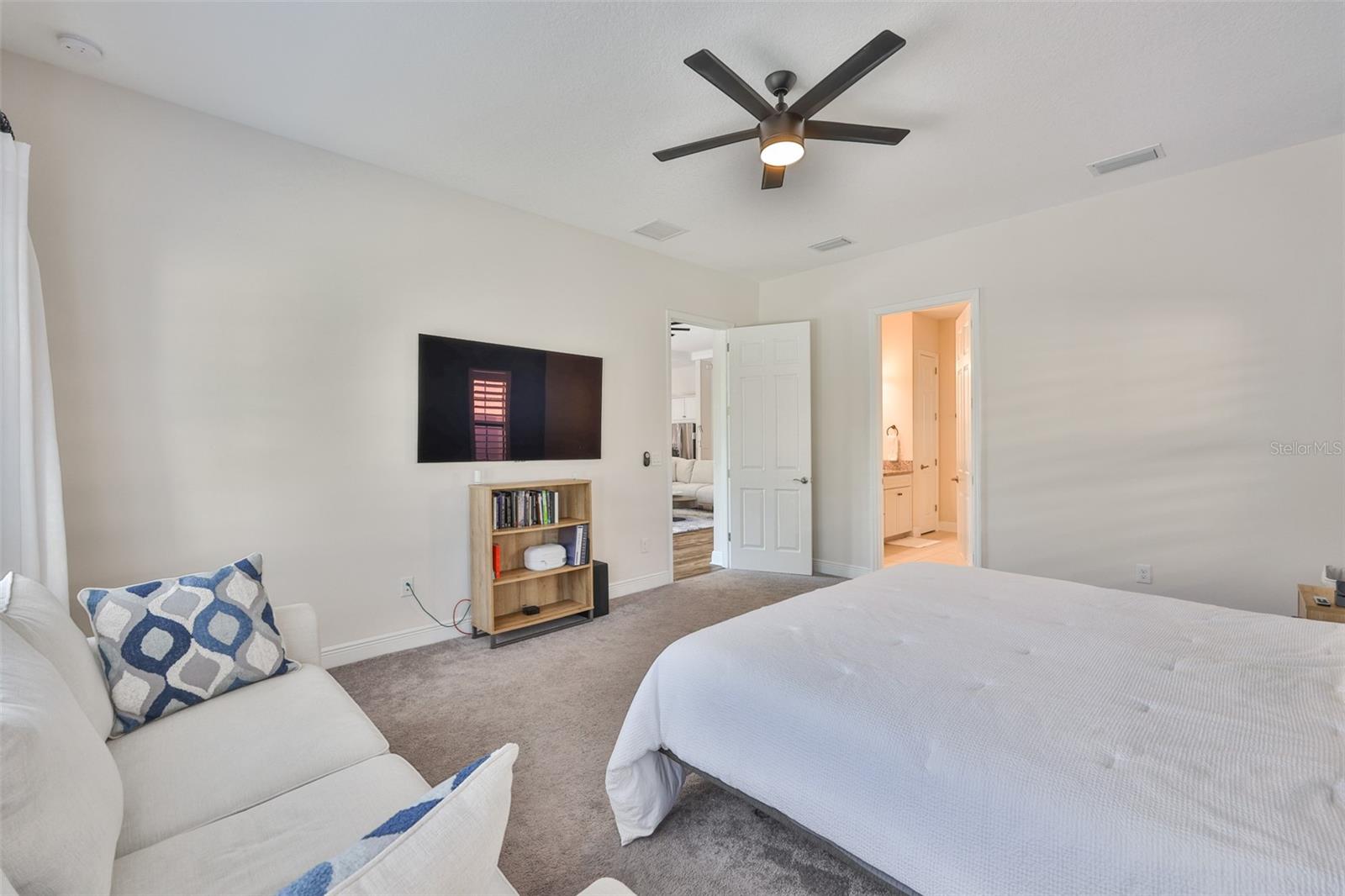 PRISTINE LAKE PRESERVE - Residential