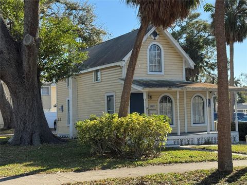 Photo of 1505 6th Avenue W, Bradenton, FL 34205 (MLS # A4683669)