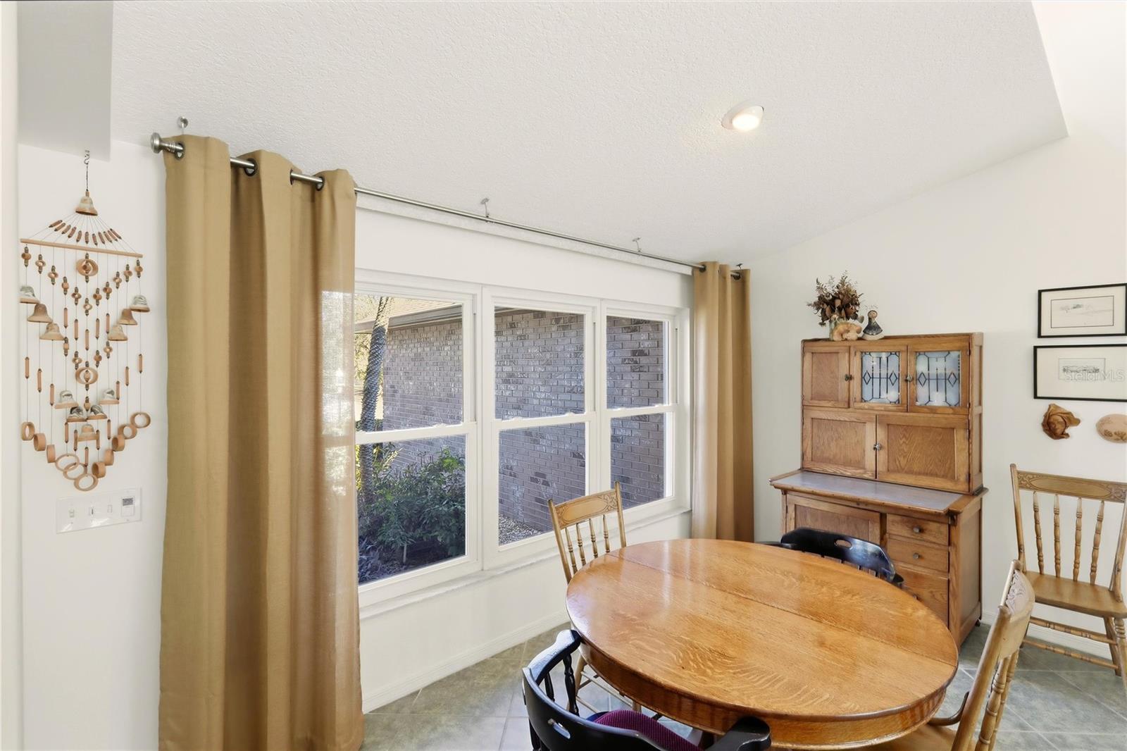 HIDDEN OAKS - Residential