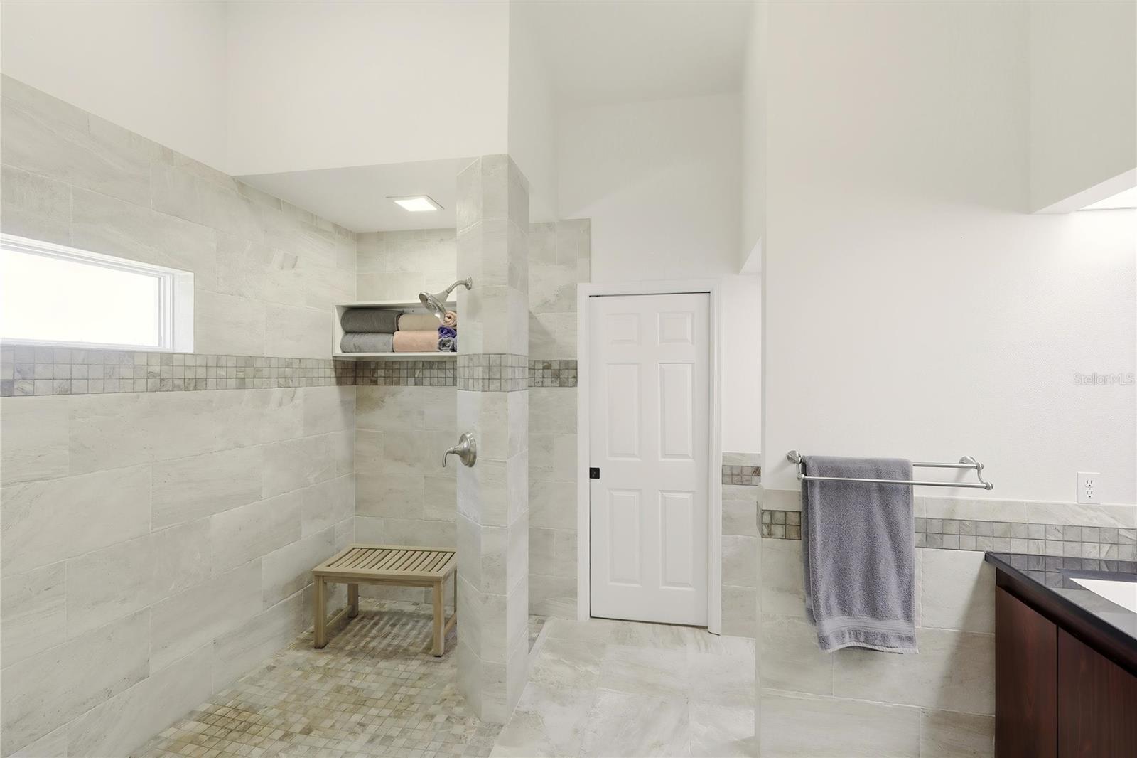 HIDDEN OAKS - Residential