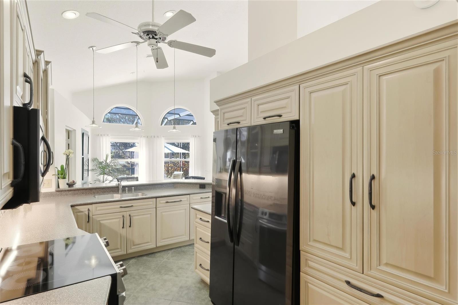 HIDDEN OAKS - Residential