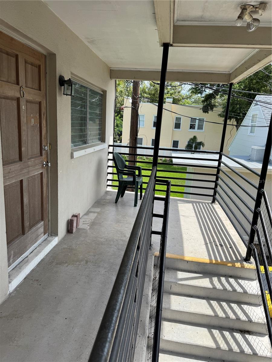 Quiet and quaint Harbor Oaks neighborhood is close to everything. 2nd floor corner unit just a couple of blocks from the intra coastel for beautiful sunsets. Recently remodeled with cost effective mini-split a/c and Heat. Walk to Downtown Clearwater, the water or shopping and groceries. APT IS #6 2ND FLOOR BACK BUILDING