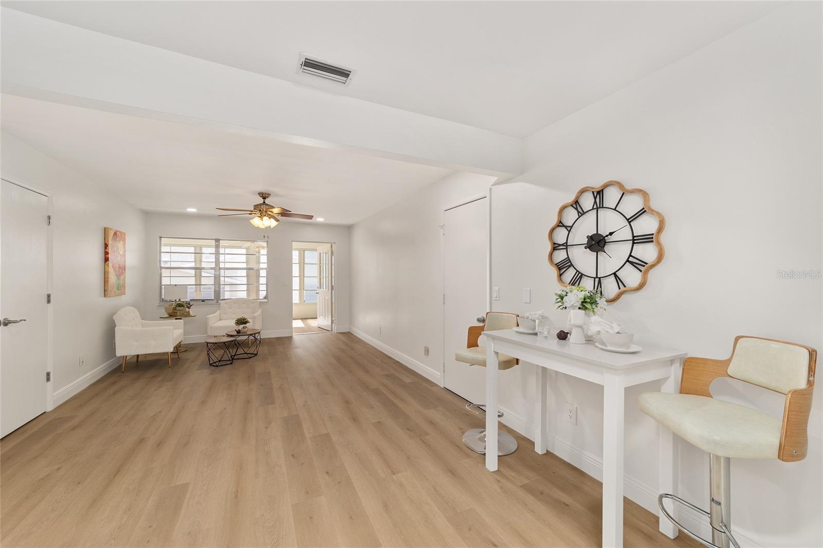 ON TOP OF THE WORLD - Residential