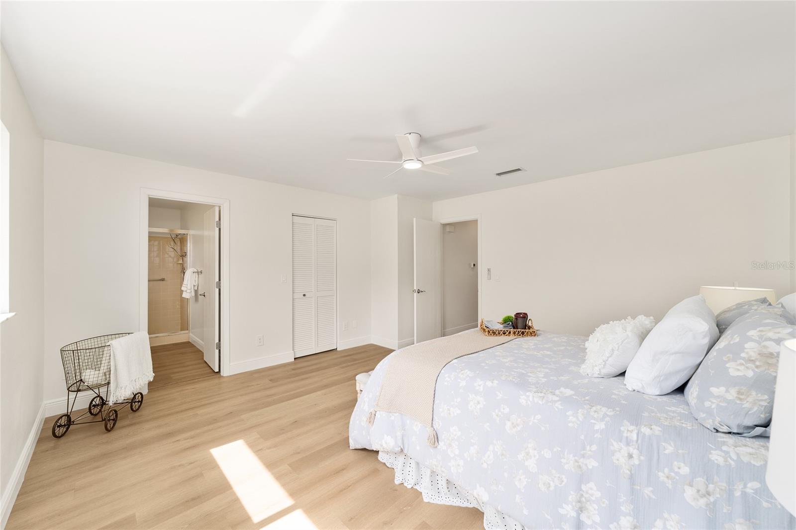 ON TOP OF THE WORLD - Residential