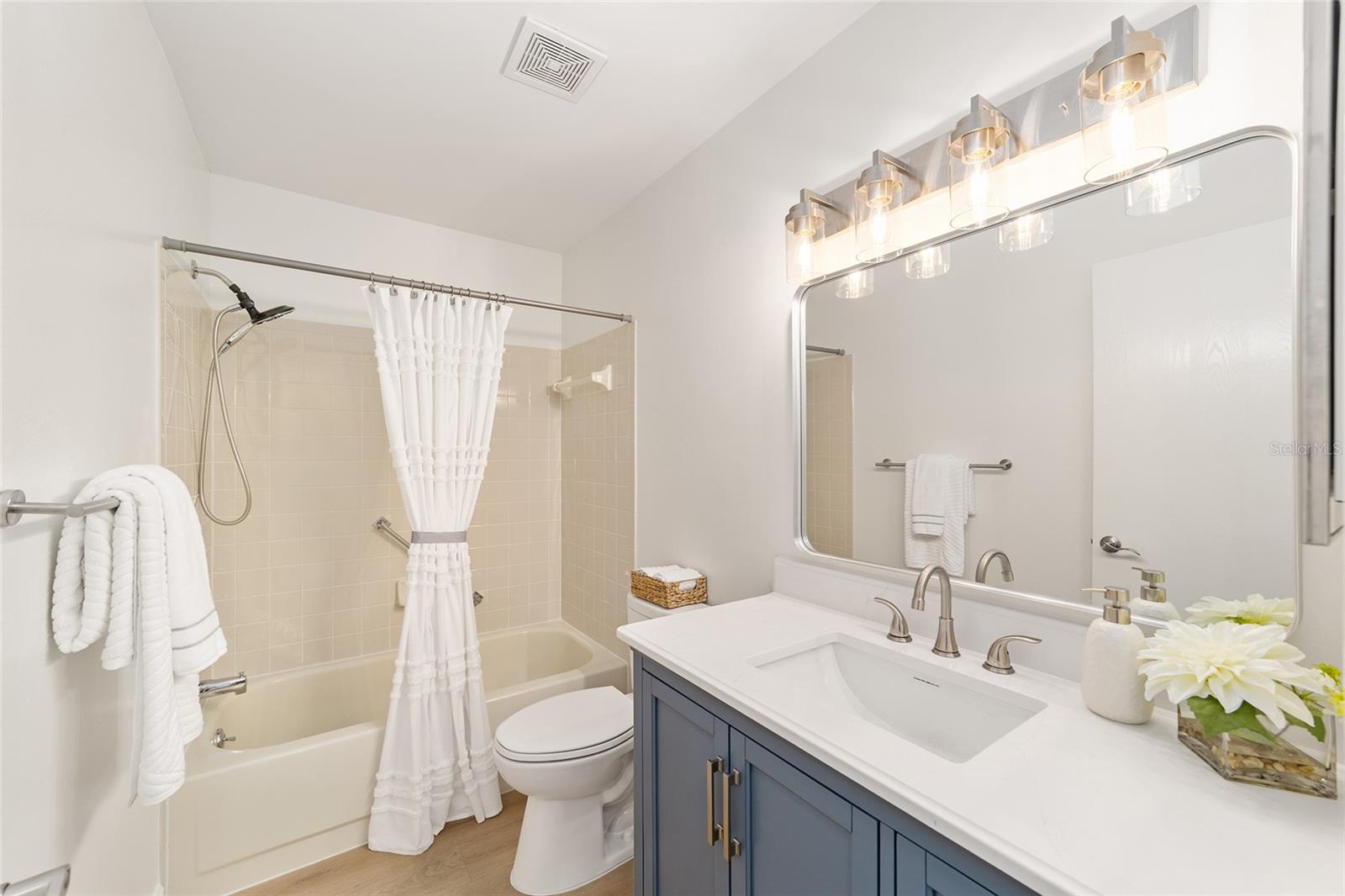 ON TOP OF THE WORLD - Residential