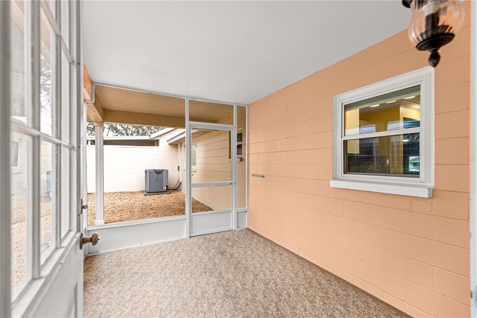 ON TOP OF THE WORLD - Residential