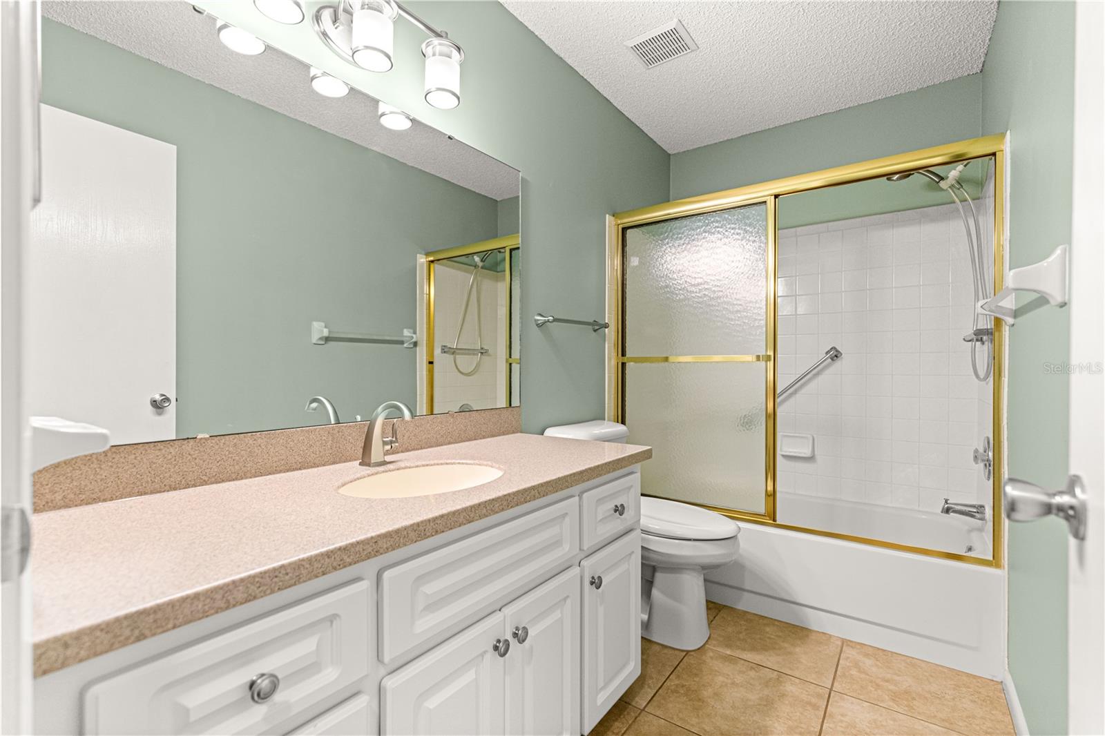 ON TOP OF THE WORLD - Residential