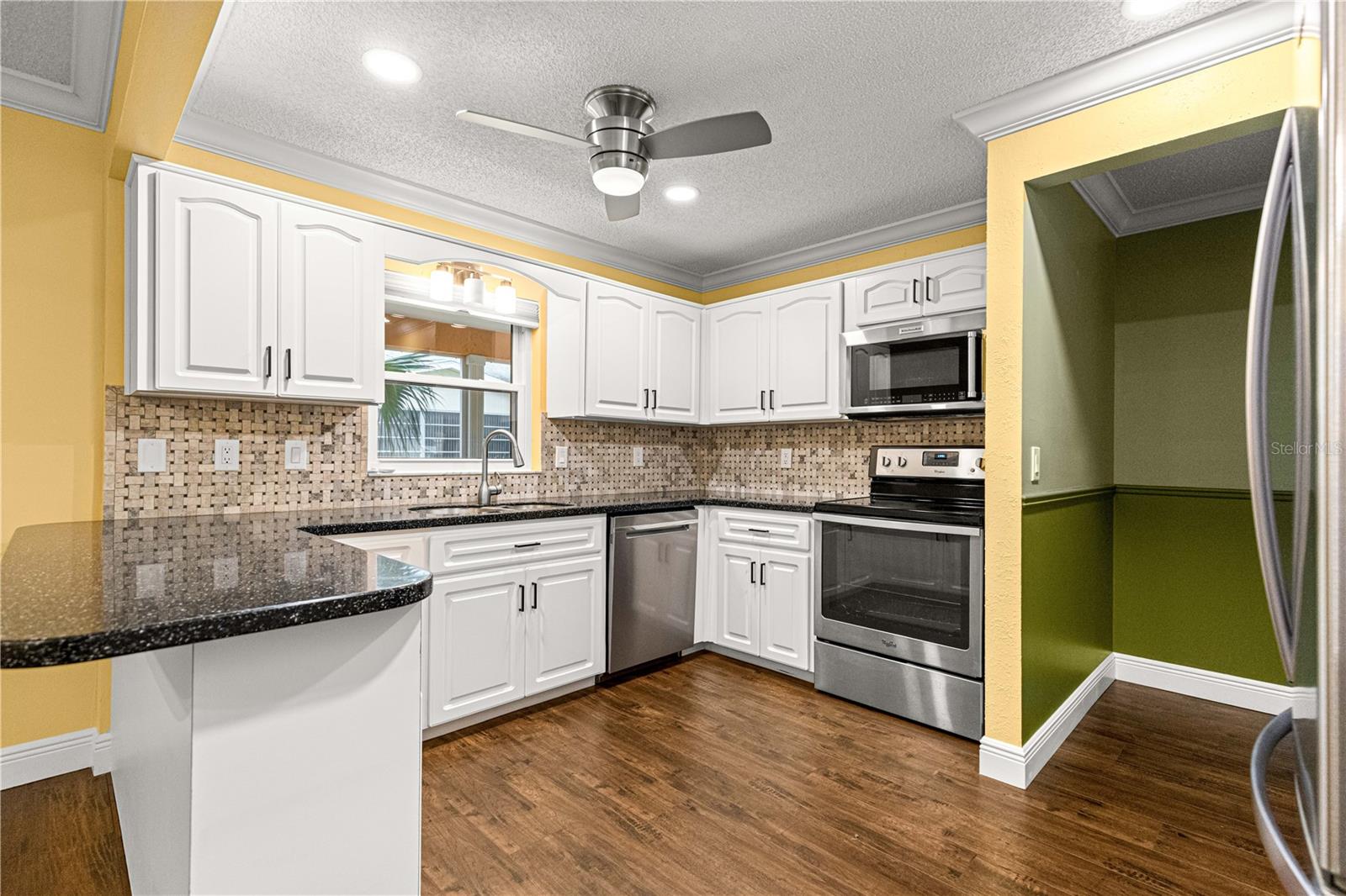 ON TOP OF THE WORLD - Residential