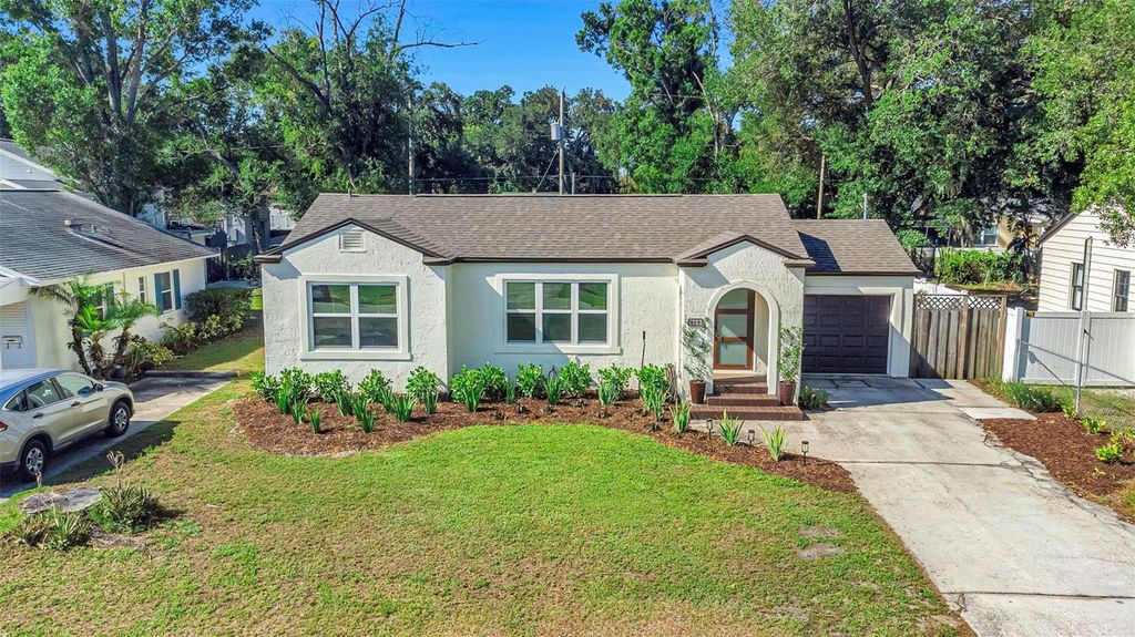 Photo of 908 W Candlewood Avenue, Tampa, FL 33603 (MLS # TB8513924)