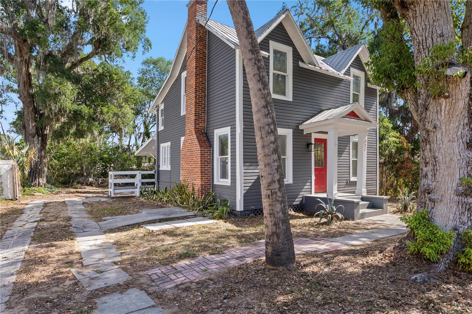 821 E LEMON AVENUE