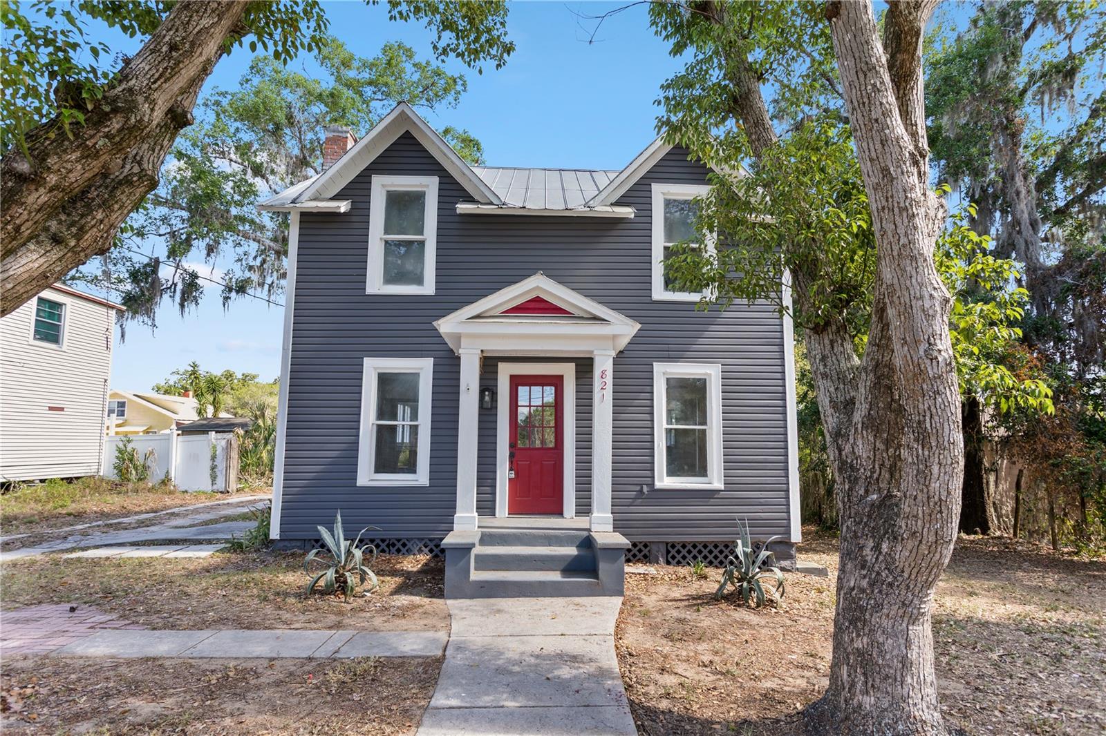 821 E LEMON AVENUE