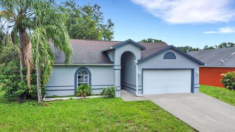 A home in LAKELAND