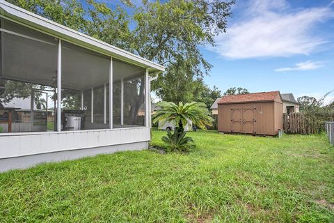 A home in LAKELAND