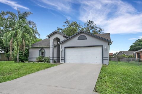 A home in LAKELAND