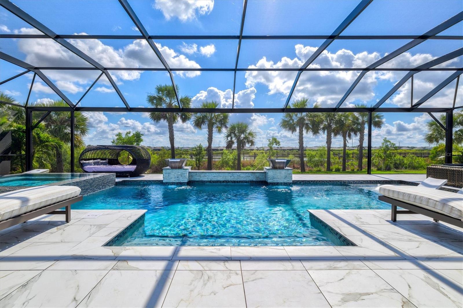 8272 REDONDA LOOP