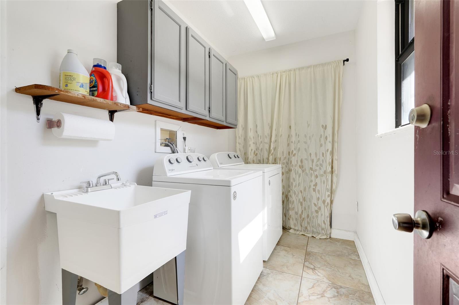 LAKE HARRIS SHORES UNIT 01 - Residential