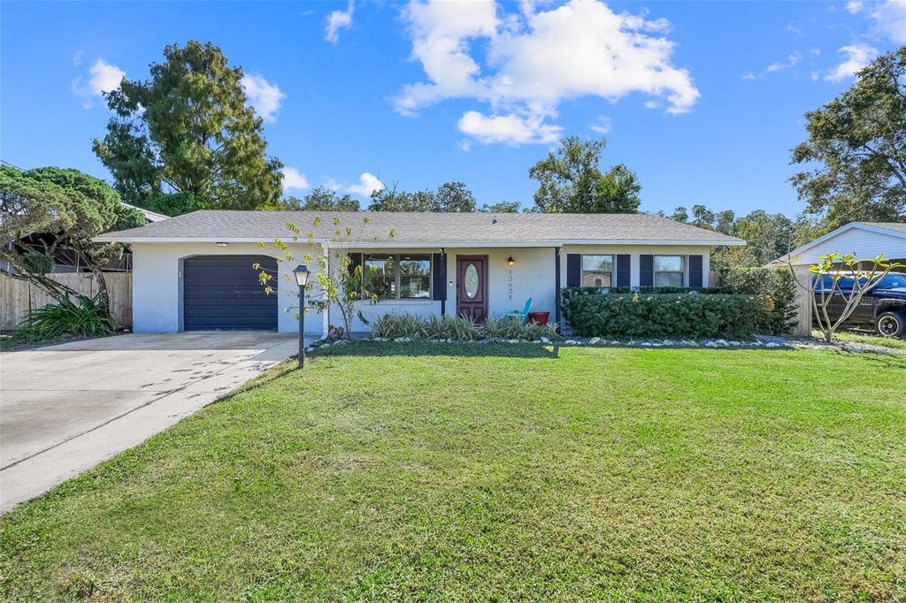 Photo of 13638 Country Club Drive, Tavares, FL 32778 (MLS # O6359032)