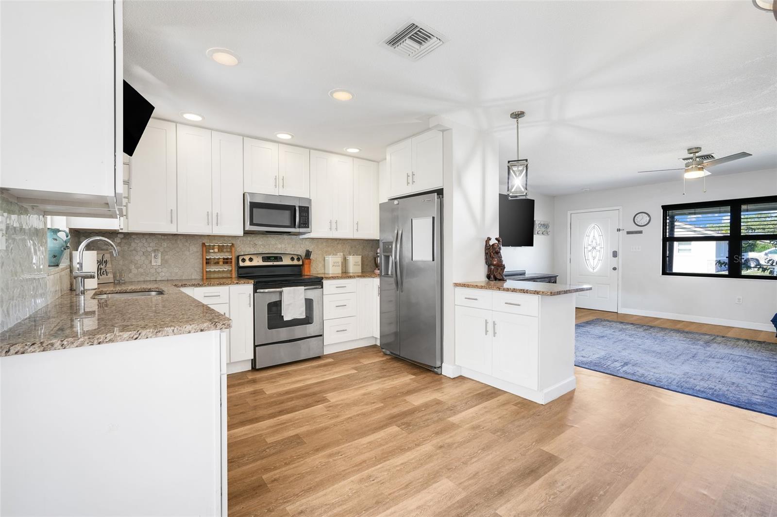 LAKE HARRIS SHORES UNIT 01 - Residential