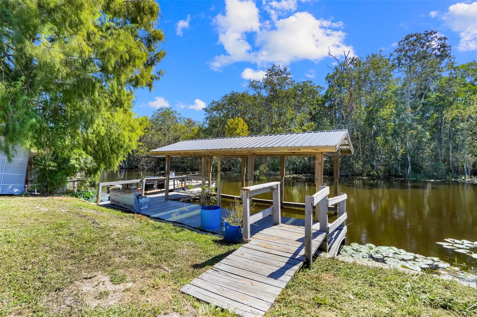 LAKE HARRIS SHORES UNIT 01 - Residential