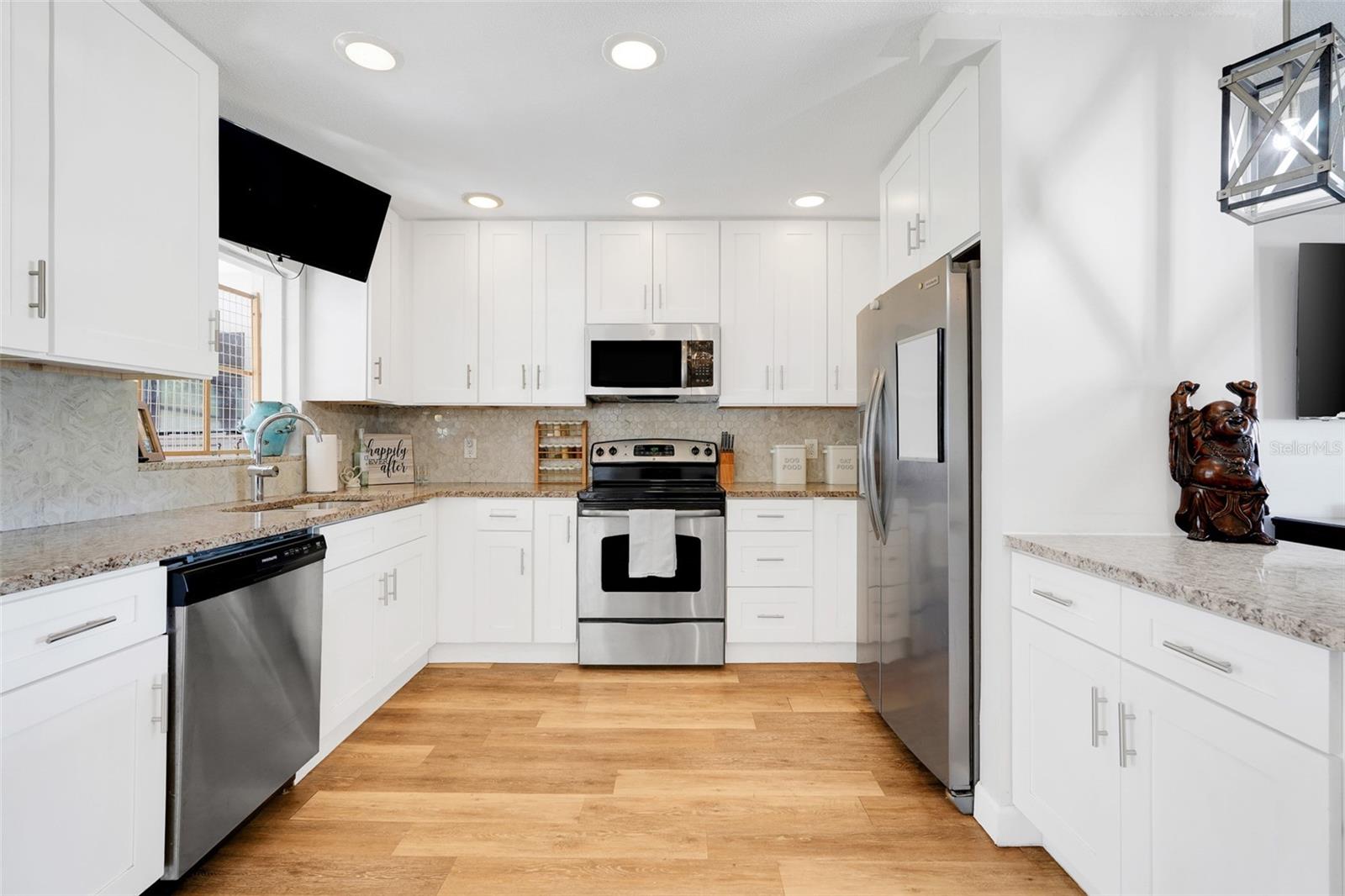 LAKE HARRIS SHORES UNIT 01 - Residential