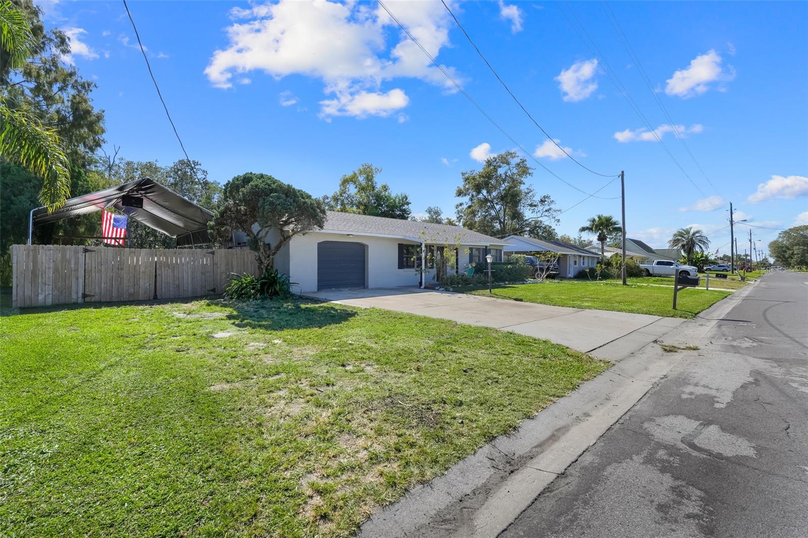 LAKE HARRIS SHORES UNIT 01 - Residential