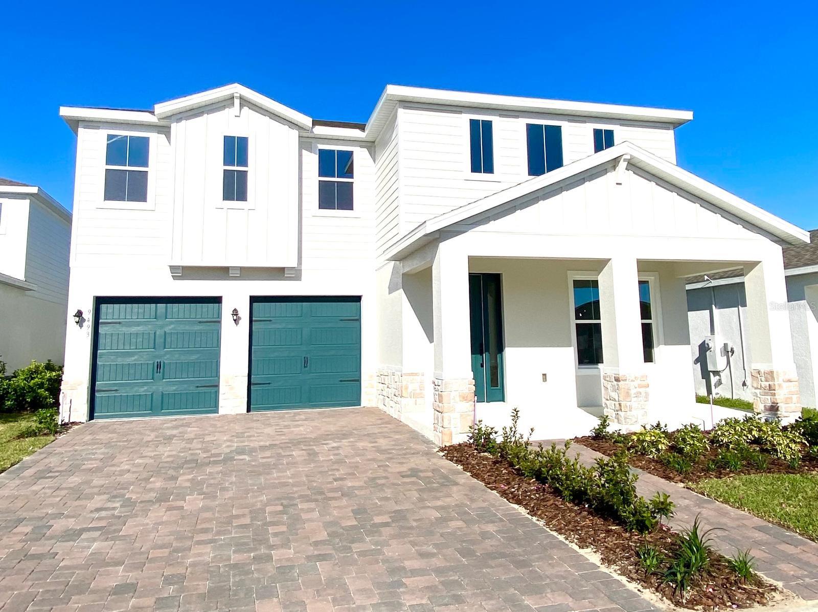 We present an impeccable, newly built home in brand-new condition, ready to welcome you and your family with comfort, modernity, and style.
Located in the sought-after Summerlake Reserve community in Horizon West, this home surprises with every detail.
Upon arrival, the charming porch with its well-kept garden gives you a taste of what lies ahead. Upon entering, the integrated living, dining, and kitchen areas create a feeling of spaciousness and warmth, perfect for those who value open, well-lit spaces. Large sliding doors allow for abundant natural light and connect the interior with the exterior.
With high ceilings of almost 3 meters, the home exudes elegance and sophistication. The kitchen is a true highlight: equipped with modern appliances, high-end wood cabinetry, a large central island, and a spacious pantry—ideal for those who love cooking and entertaining.
The four bedrooms are spacious, well-appointed, and designed to offer maximum comfort. There are three and a half bathrooms, all with quality finishes and tasteful furnishings. The laundry room offers a functional space and is already equipped to make daily life easier. The garage accommodates two cars and has an automatic gate, ensuring convenience and security.
All this in a prime location, close to schools, shops, restaurants, and all the amenities that make Horizon West one of the most valued areas in Florida.
If you're looking for a new, modern home in a complete community, this is the perfect opportunity. Schedule your visit and come see for yourself!