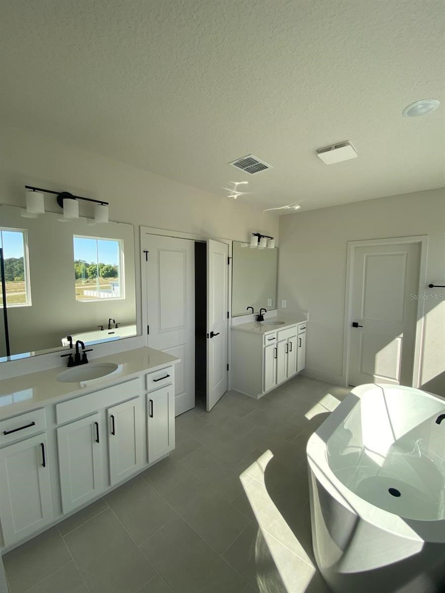 9493 EMERALD BERRY DRIVE