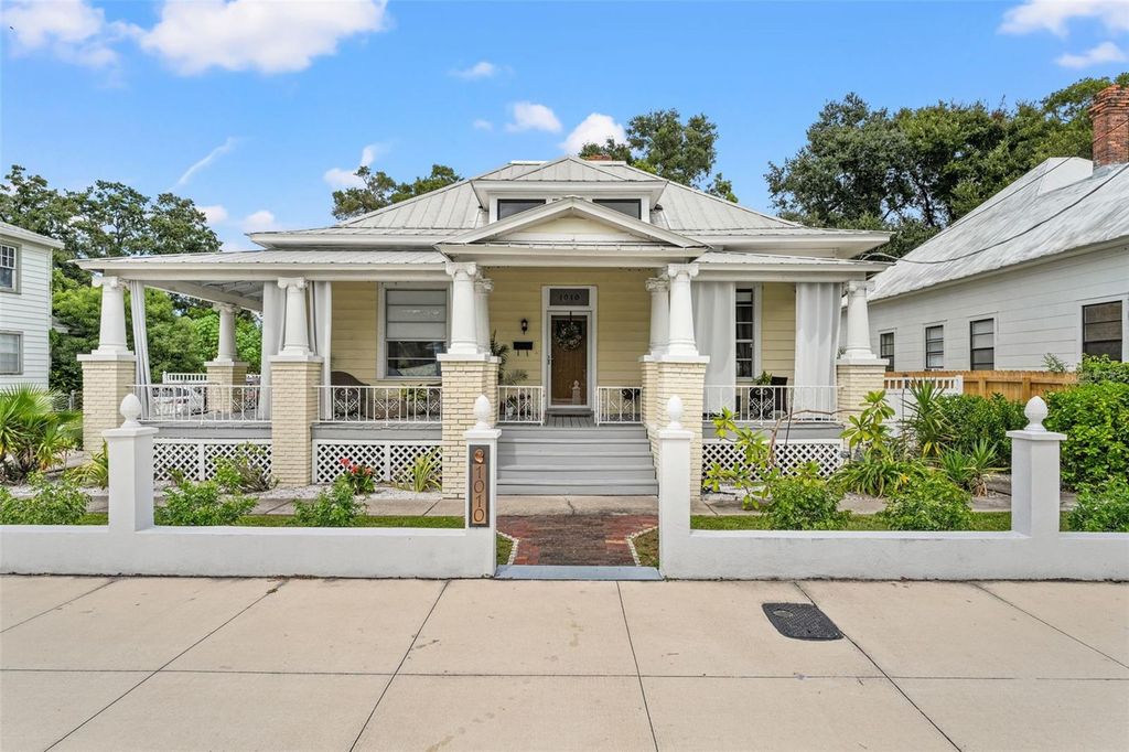 Photo of 1010 E Columbus Drive, Tampa, FL 33605 (MLS # TB8430748)