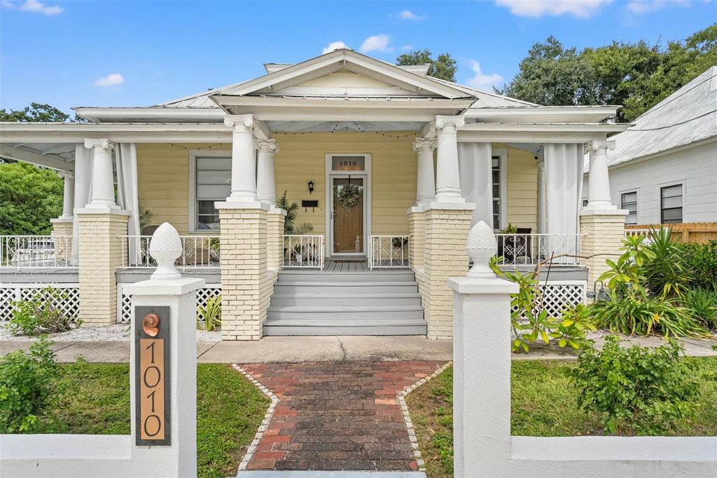 Photo of 1010 E Columbus Drive, Tampa, FL 33605 (MLS # TB8430748)
