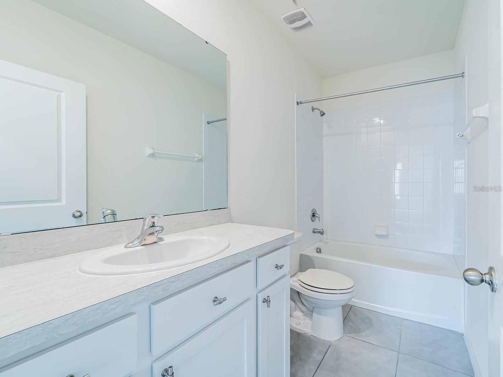 AVALON PARK WEST-NORTH PH 1A & - Residential Lease