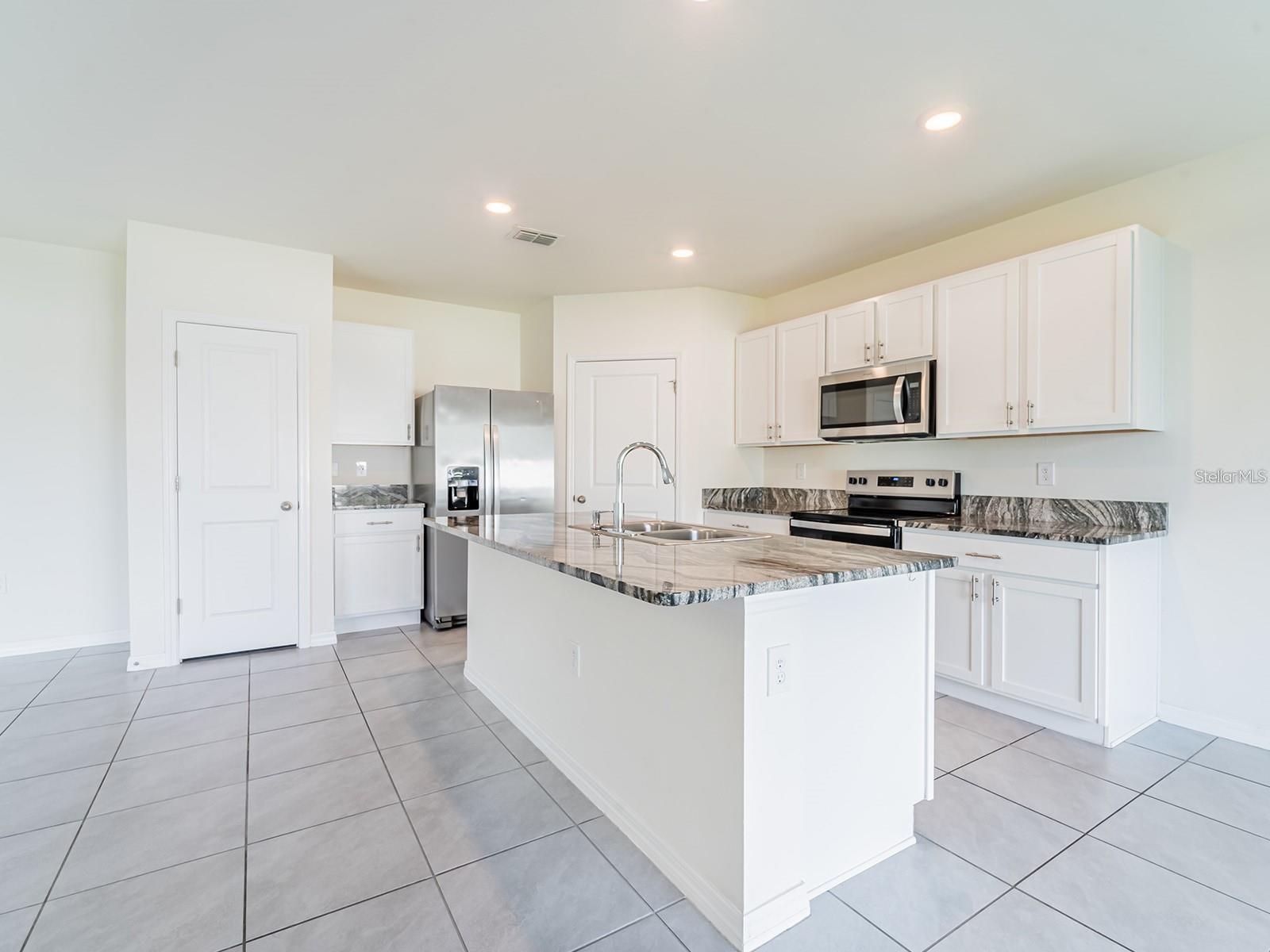 AVALON PARK WEST-NORTH PH 1A & - Residential Lease