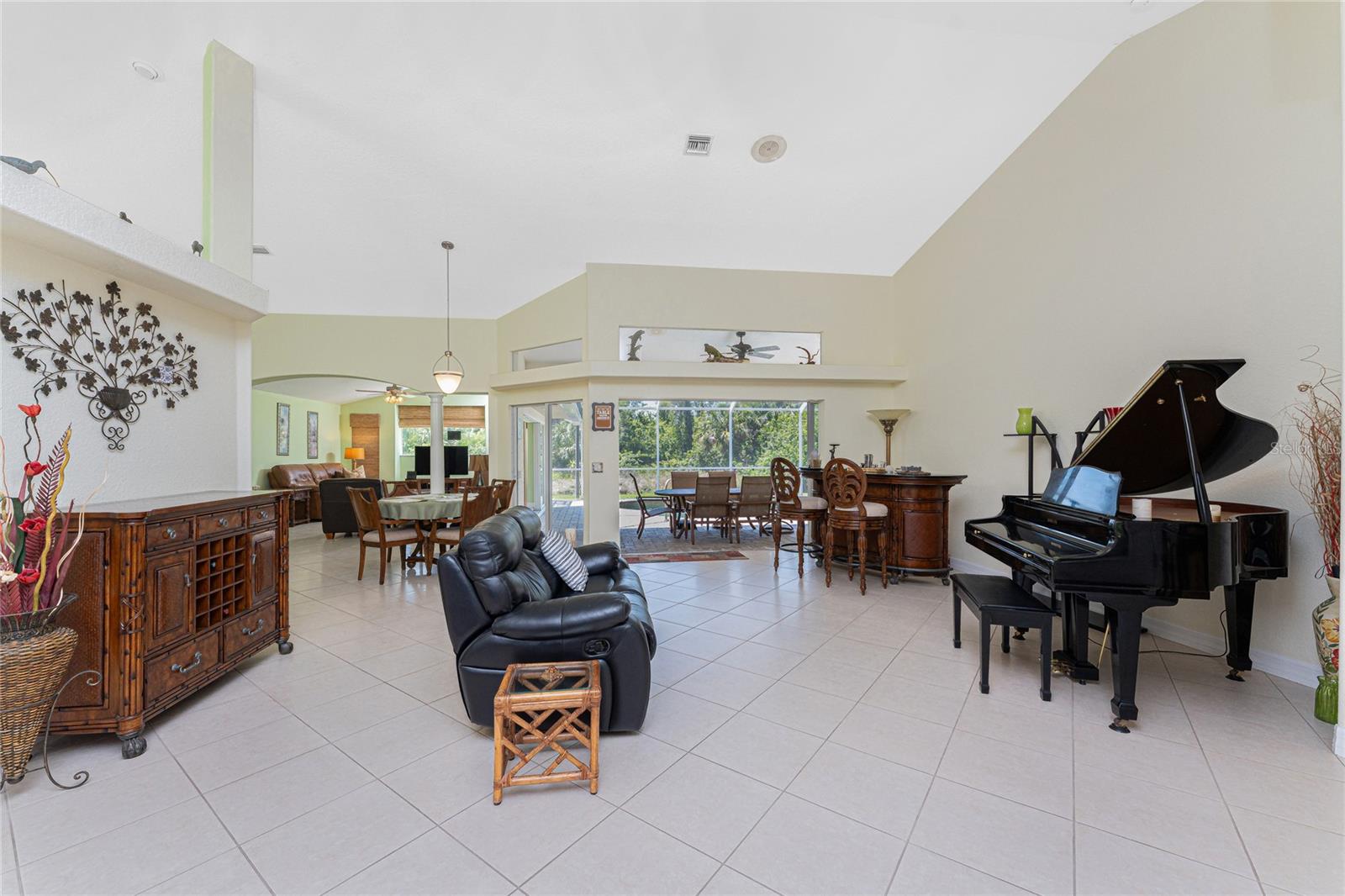810 ROTONDA CIRCLE