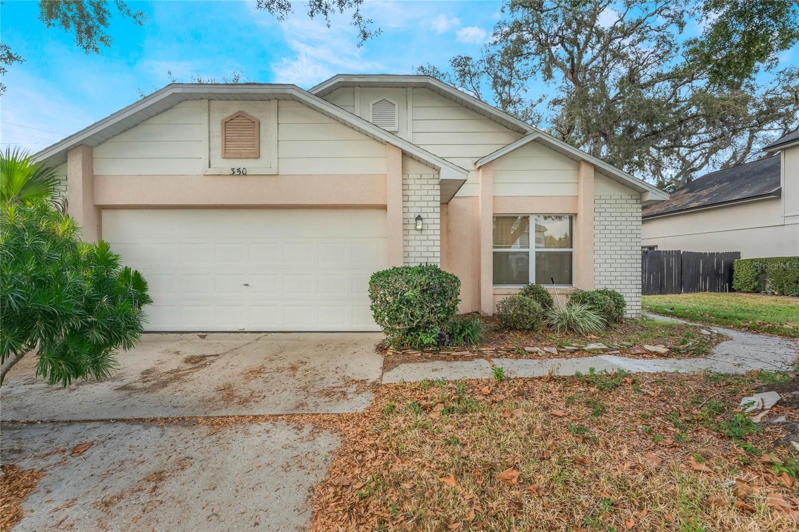 350 LAKEBREEZE CIRCLE