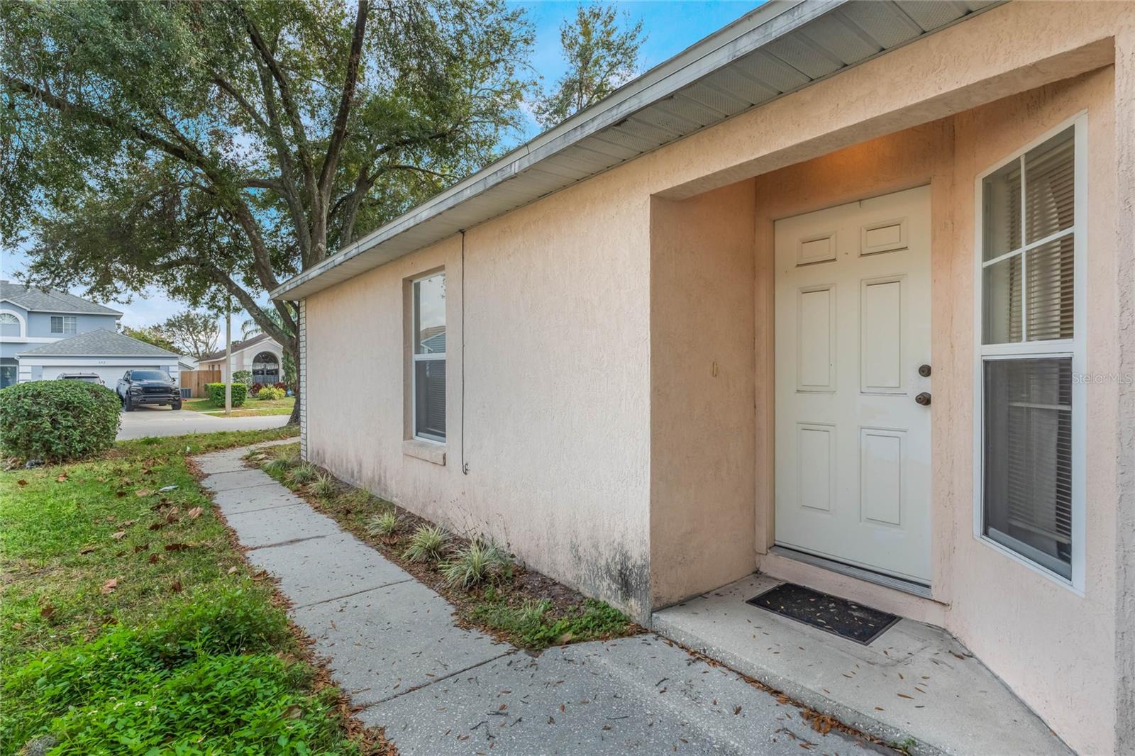 350 LAKEBREEZE CIRCLE