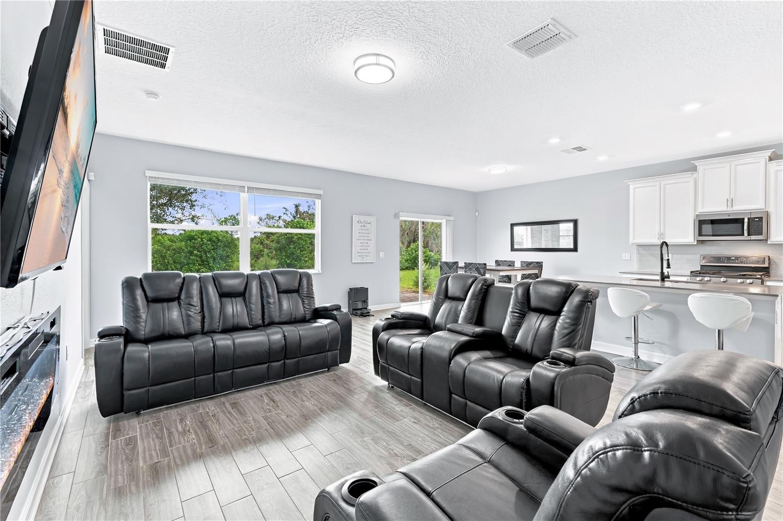 1047 OAK BLUFF DRIVE