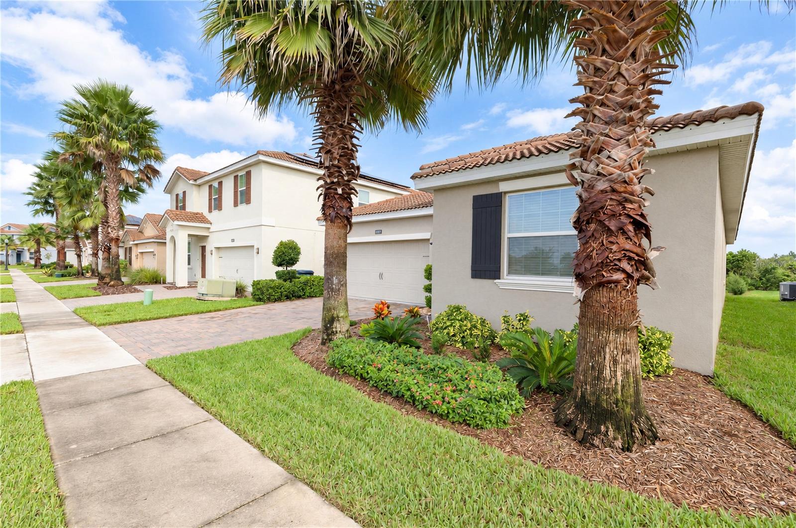 1047 OAK BLUFF DRIVE