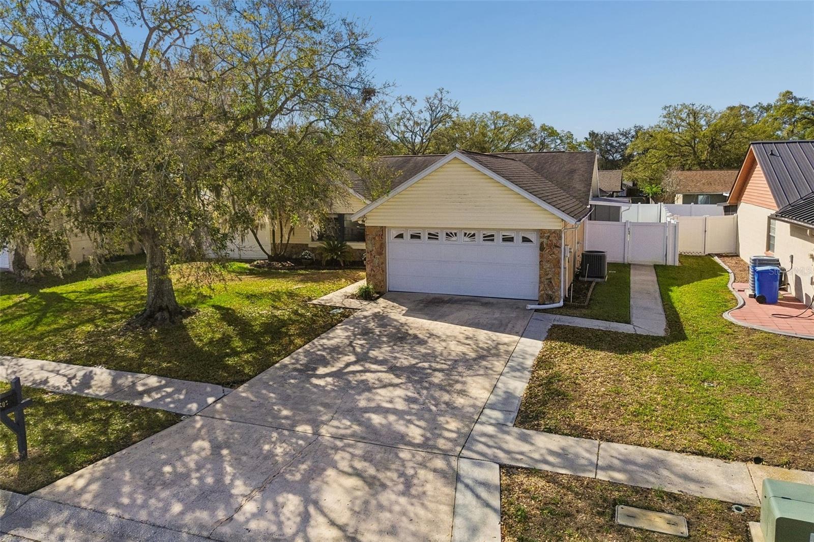 BRANDON LAKEWOOD ESTATES ADD - Residential