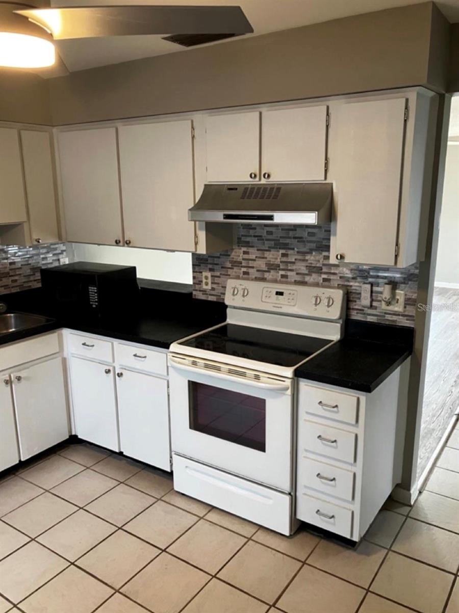 GLEN ELLEN VILLAGE - Residential Lease